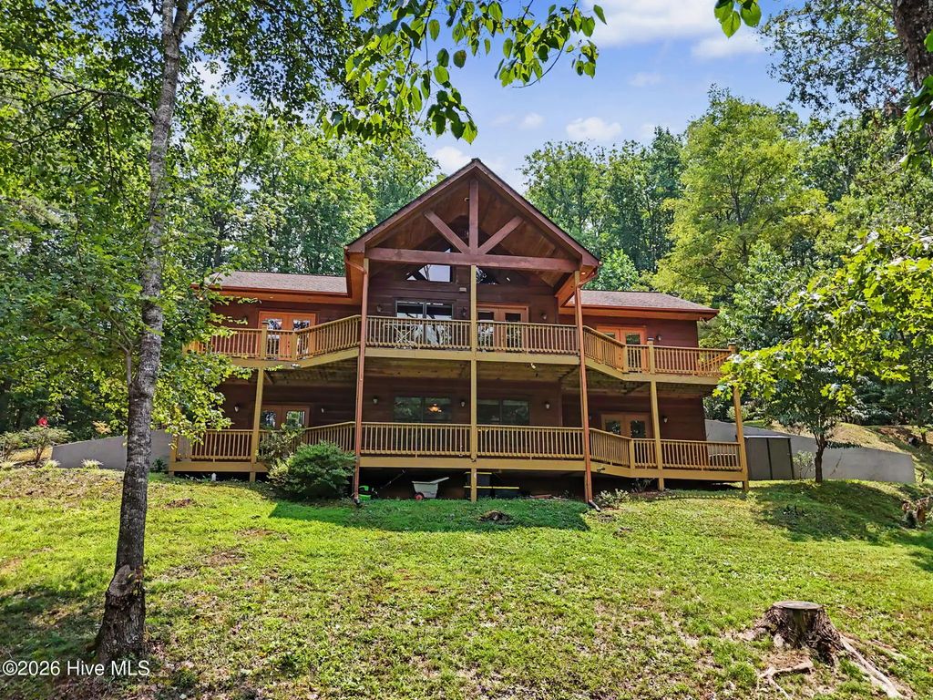 210 Majestic Drive, Hayesville