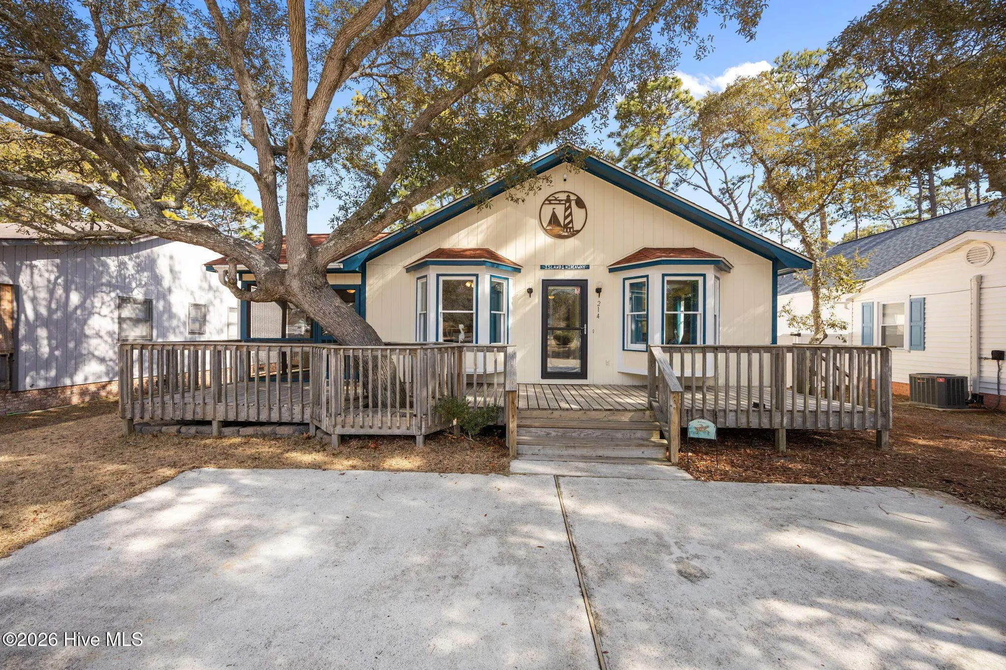 214 Ne 50th Street, Oak Island