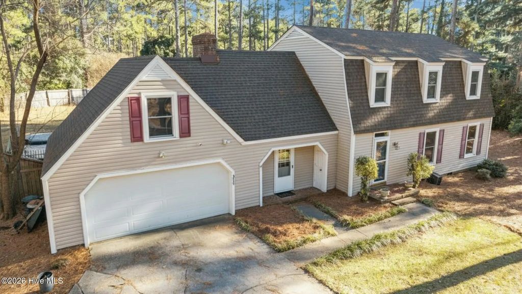 215 Canterbury Road, Southern Pines