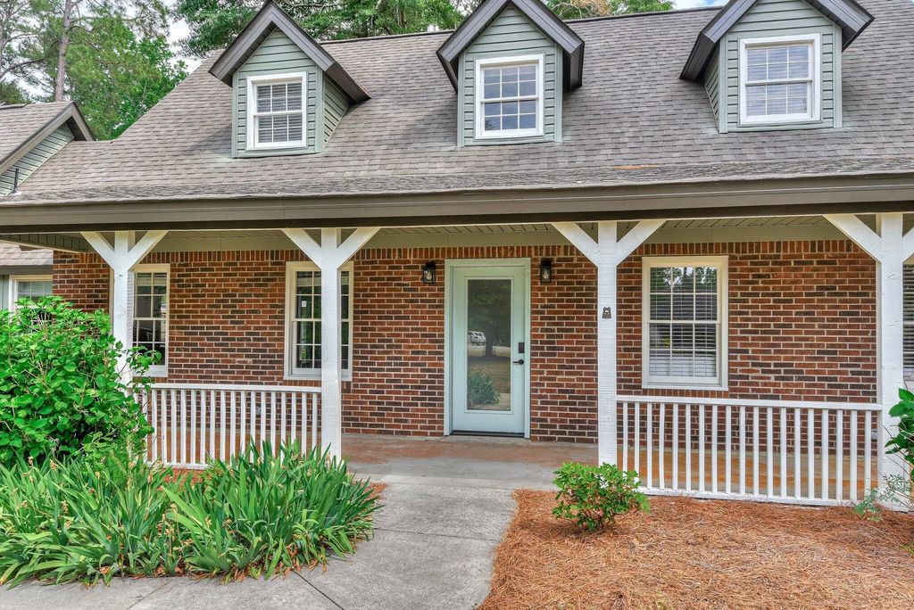 135 Lake Bluff Drive S 135, Burke