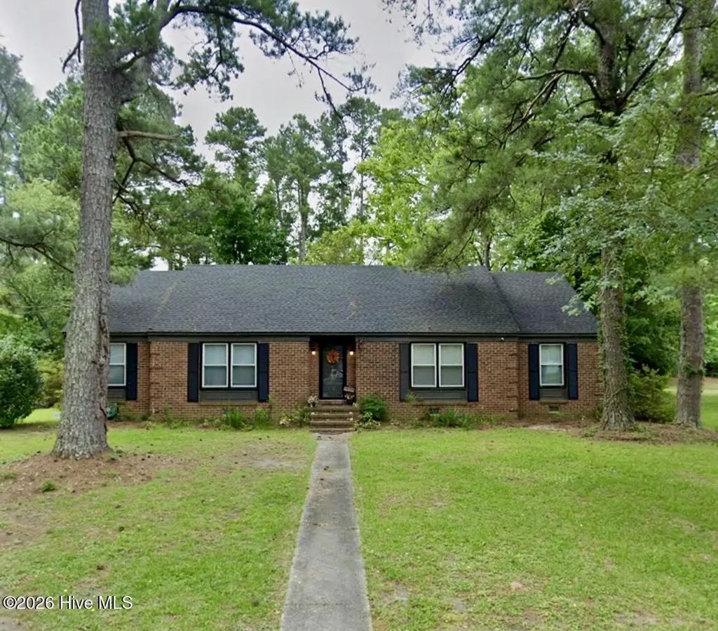 1303 Charles Drive, Laurinburg