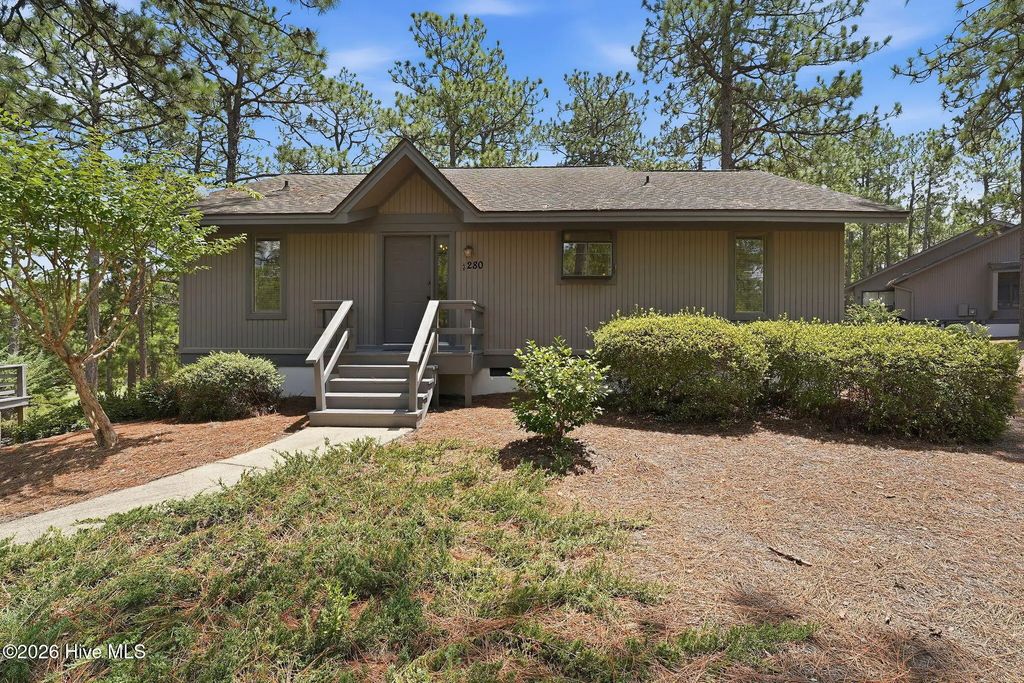 280 Barton Hills Court, Pinehurst