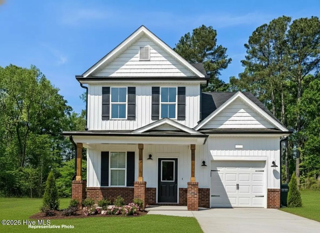 13 W Coulter Court, Selma