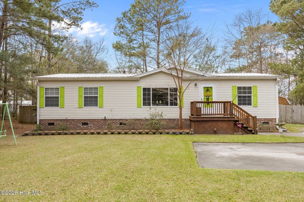 121 Bogue Forest Court, Newport