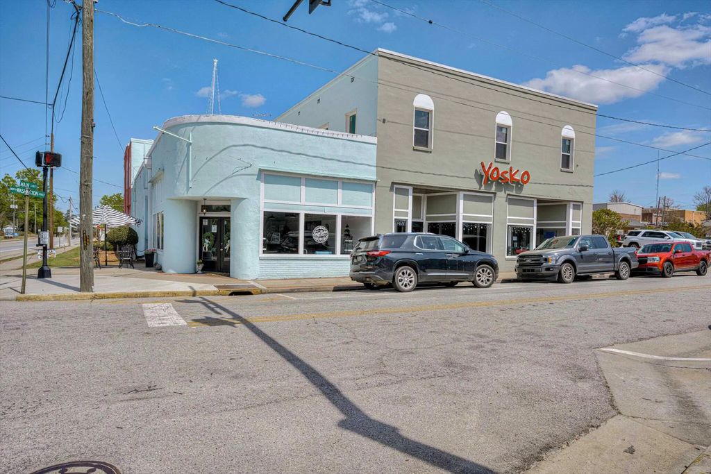 111 Main Street, Lincoln