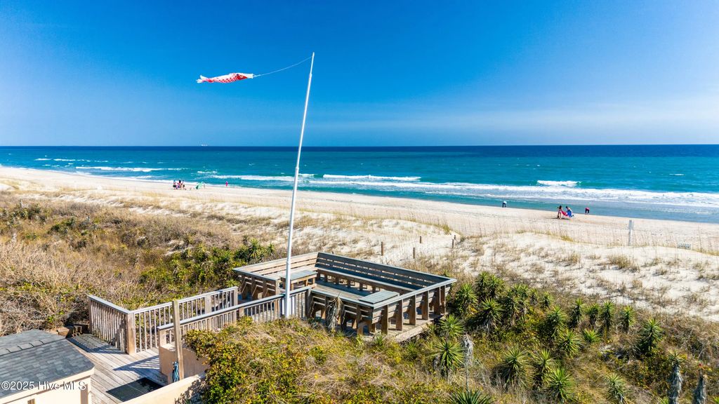 2305 W Fort Macon Road 207, Atlantic Beach