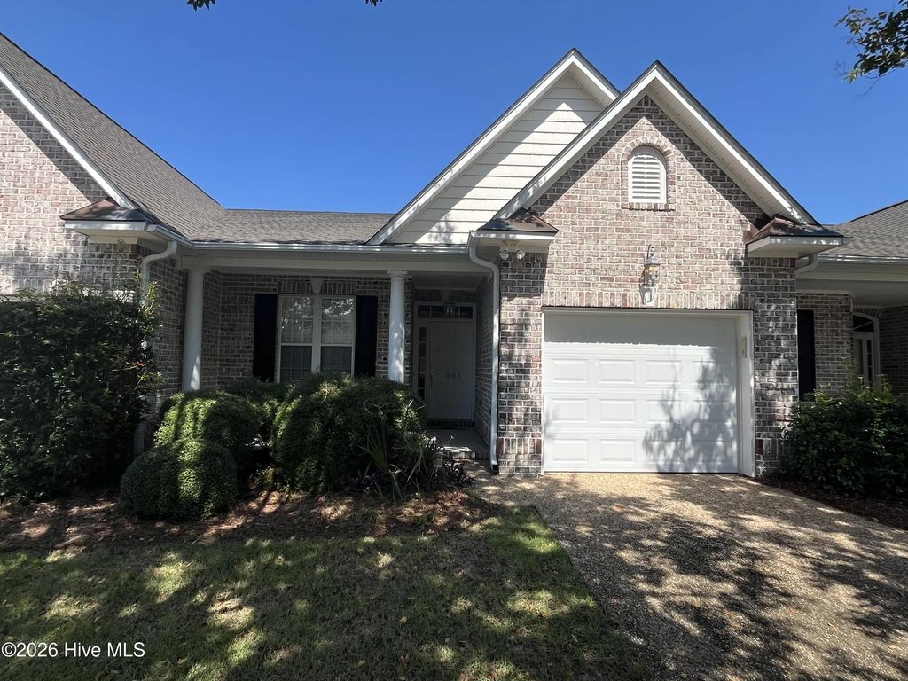 1005 E Shearwater Lane, Leland