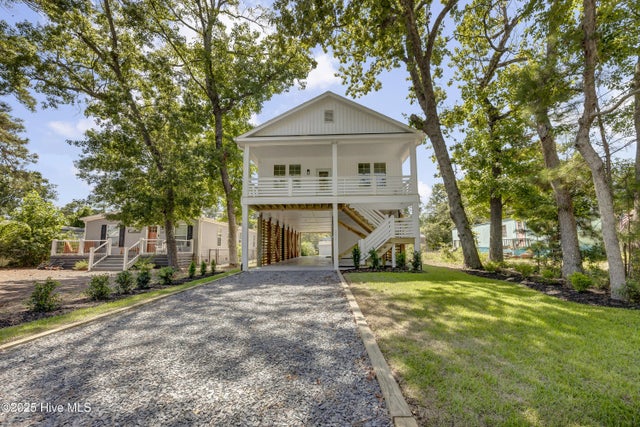 231 Ne 77th Street, Oak Island