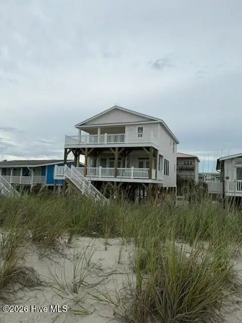 5527 E Beach Drive, Oak Island