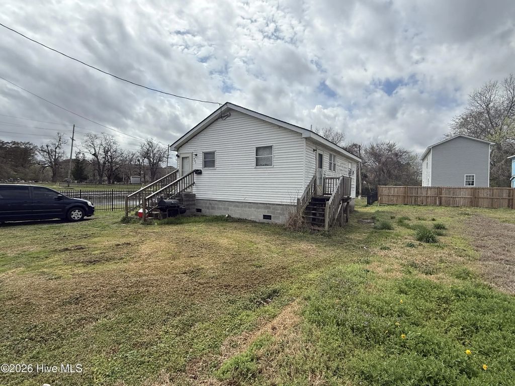 907 S Martin Luther King Junior Drive, Elizabeth City