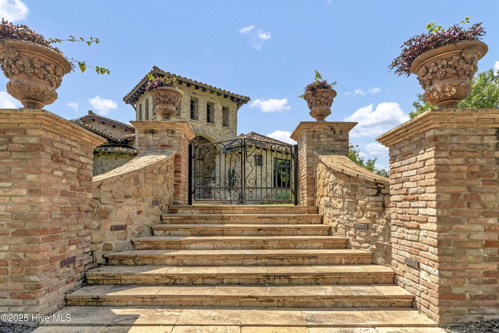 106 Allen Drive, New Bern