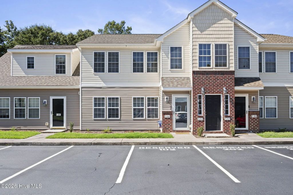 4513 Country Club Road F102, Morehead City