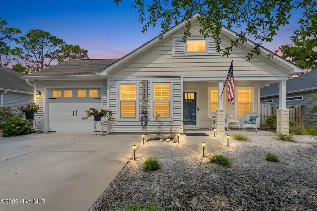 123 Ne 15th Street, Oak Island