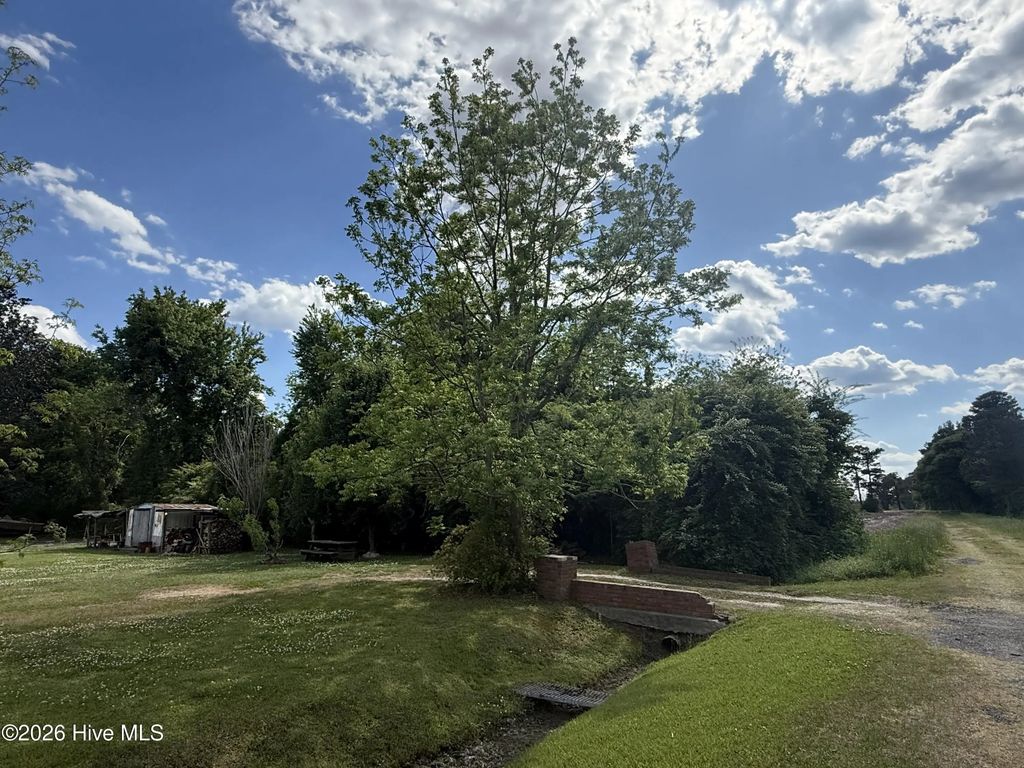 3 W Hayes Street, Burgaw