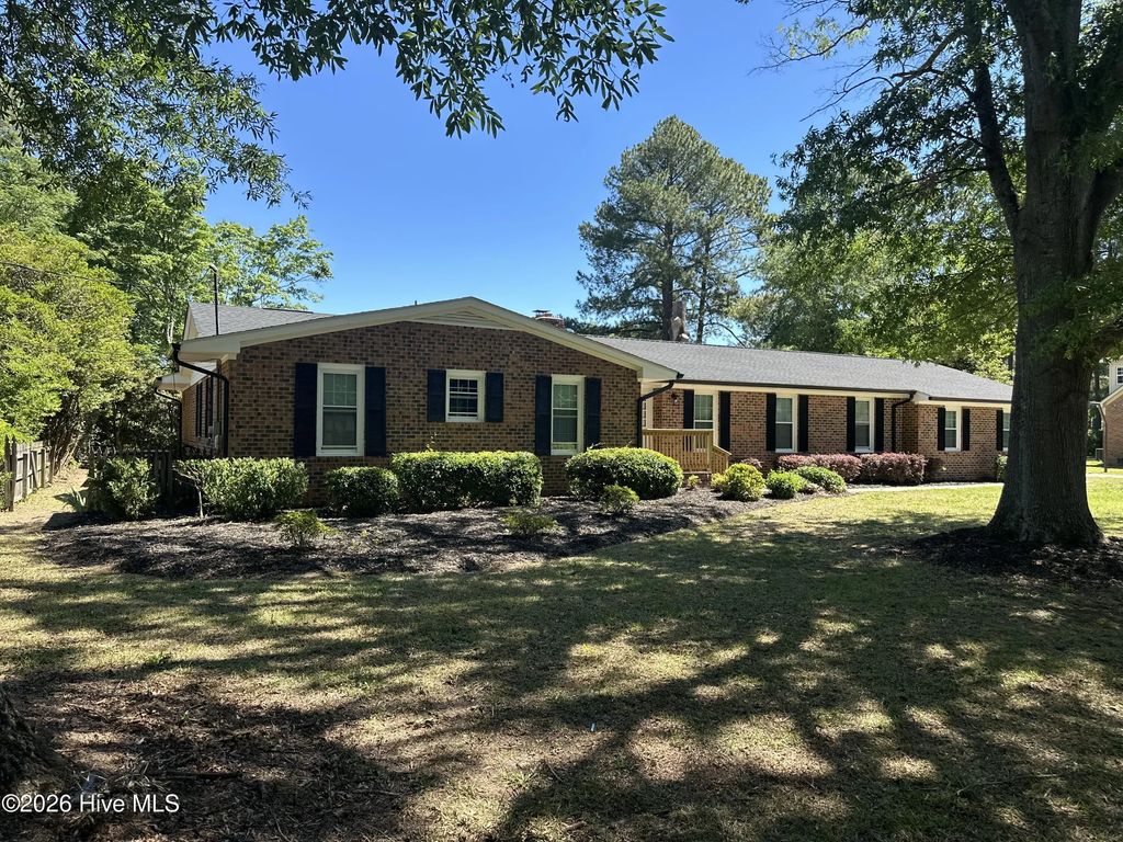 1304 Dogwood Lane, Laurinburg