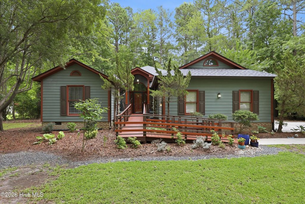 6015 Club House Drive, New Bern
