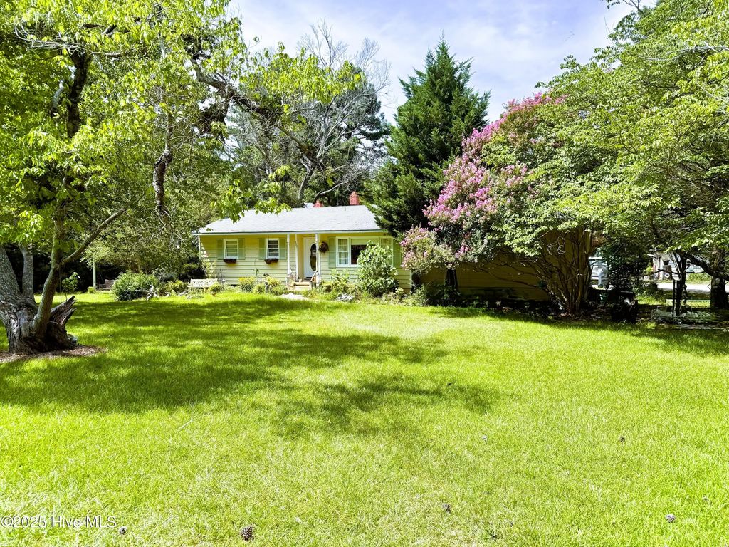320 Aiken Road, Southern Pines