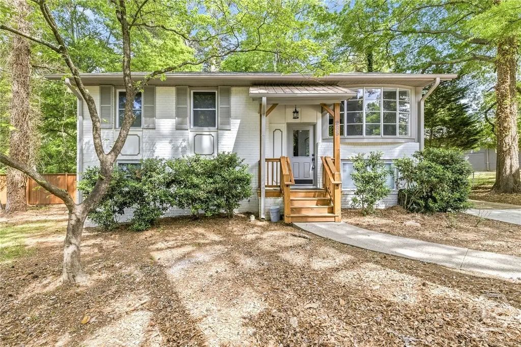 285 Kings Circle, Athens