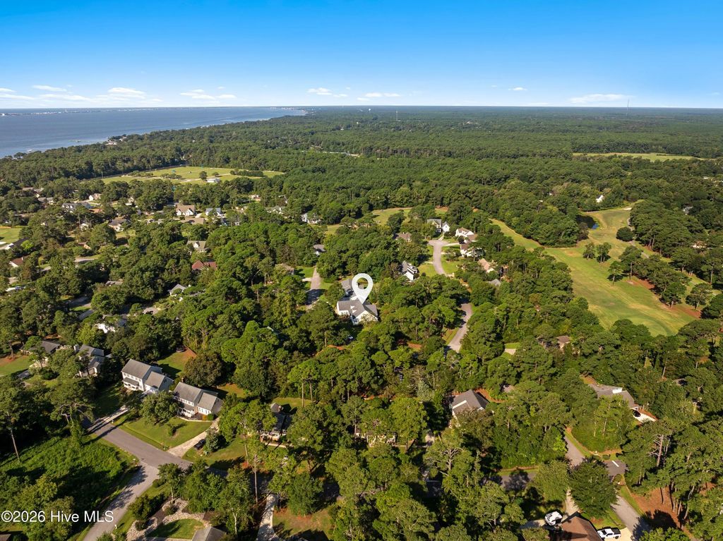 102 Fairway Drive W, Morehead City