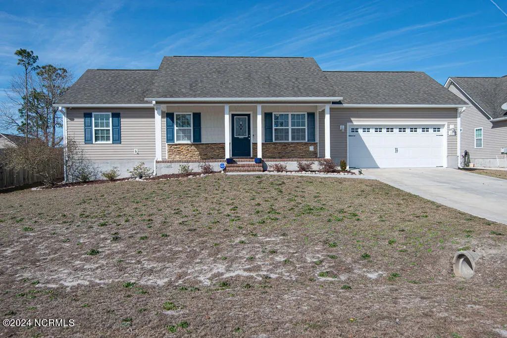 303 Sinclair Lane, Hubert