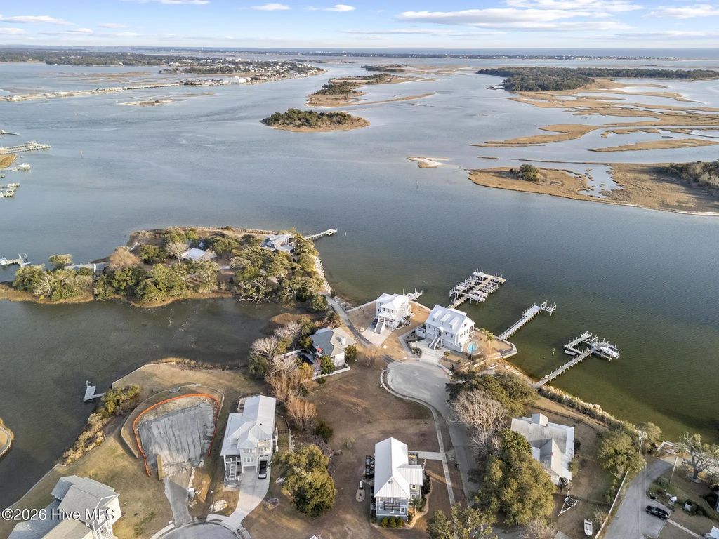 221 Deer Island Road, Swansboro