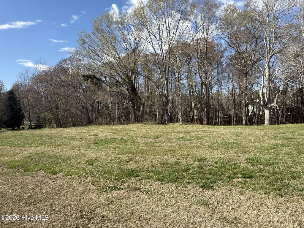 32 Pasquotank Blvd., Hertford
