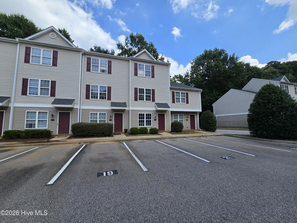 19 Red Lane, Raleigh