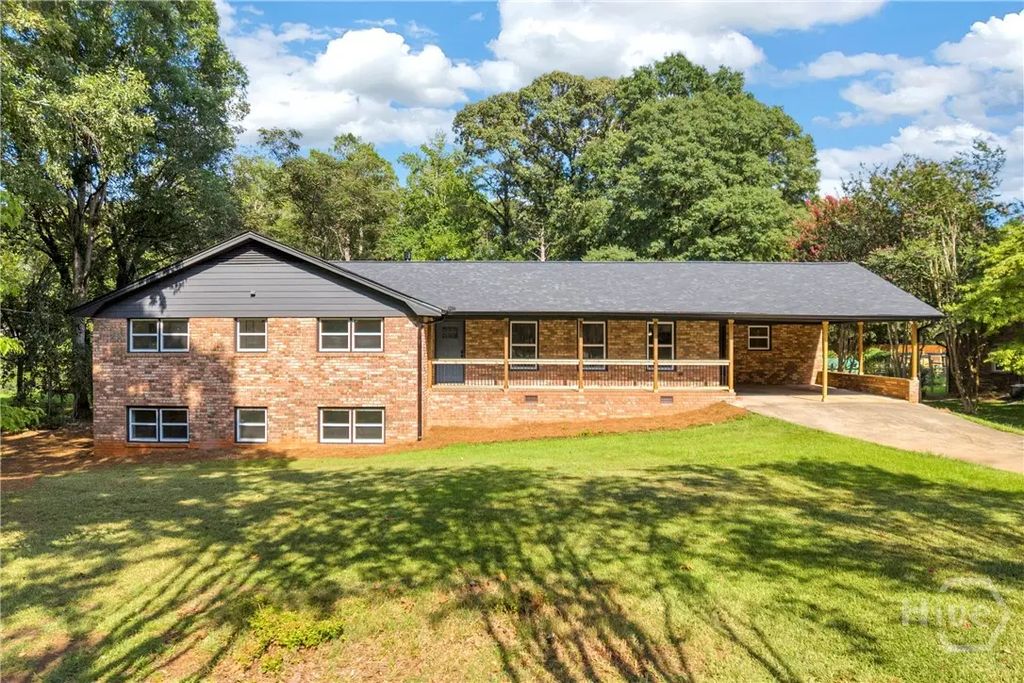 140 Benjamin Drive, Athens