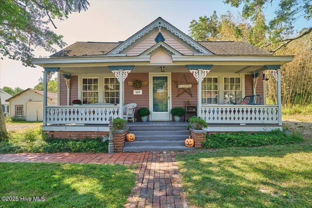 509 Carthage Street, Cameron