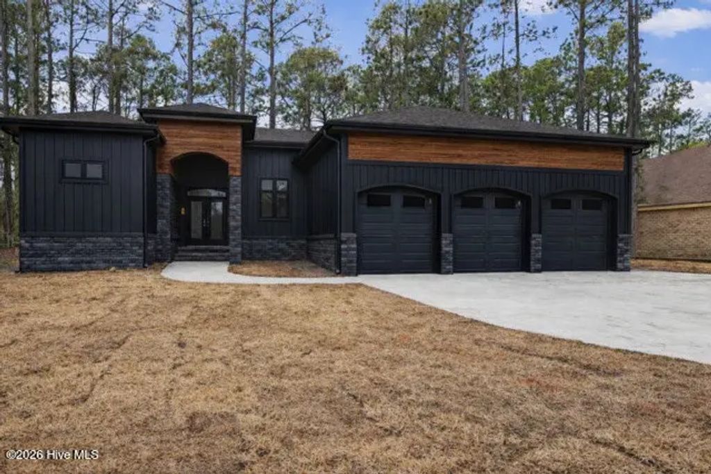 922 Crooked Creek Drive, New Bern