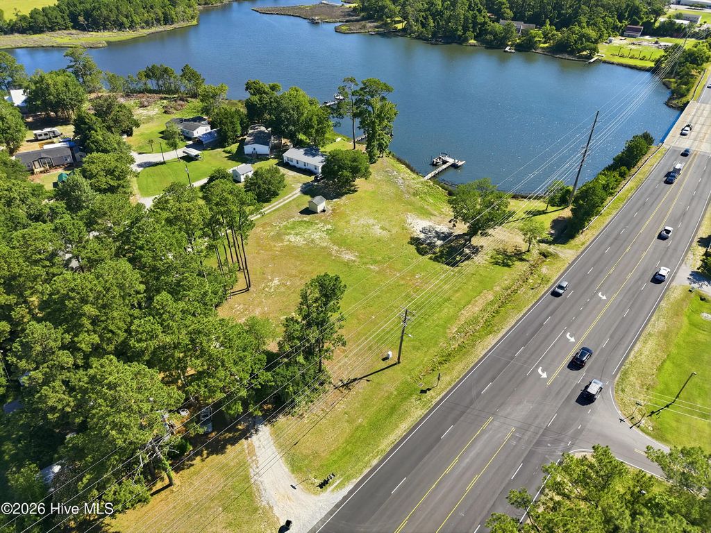 118 Russell Cove, Newport