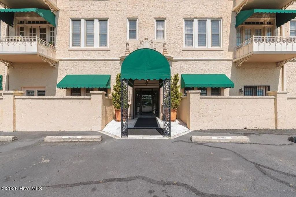 2068 Walton Way 305, Augusta