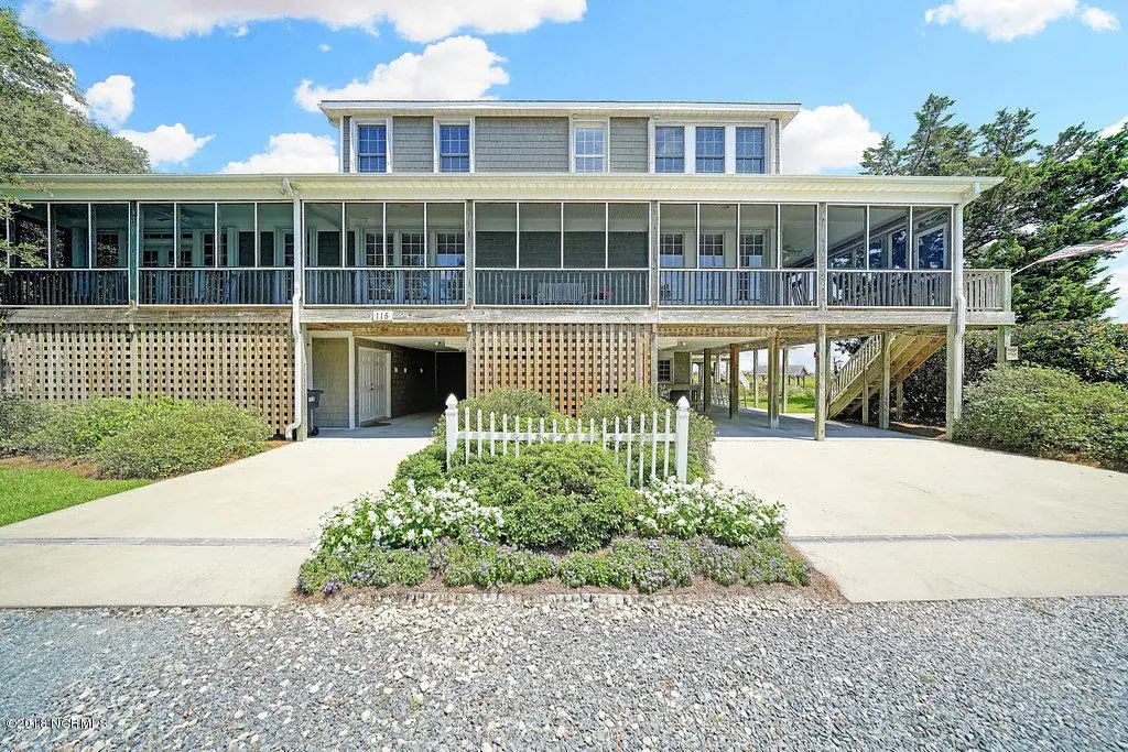 115 Sw Yacht Drive, Oak Island