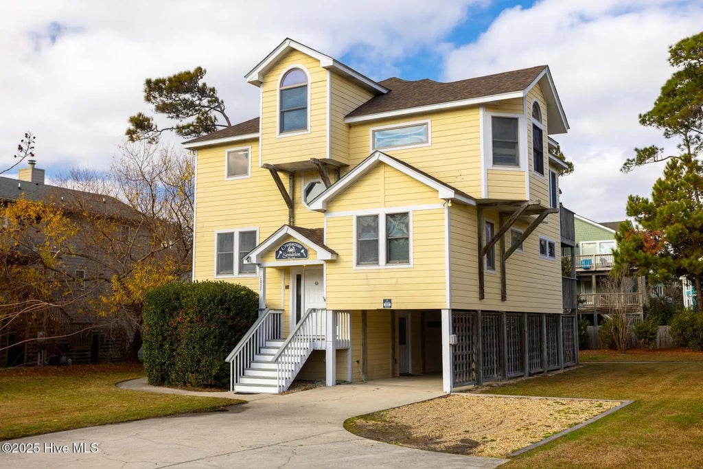 1037 Hampton Street, Corolla