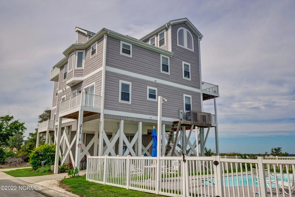 211-1 Gysgt D W Boatman Drive, North Topsail Beach