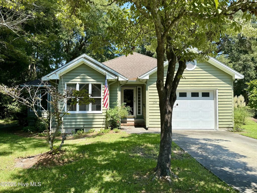 108 Fern Court, Pine Knoll Shores