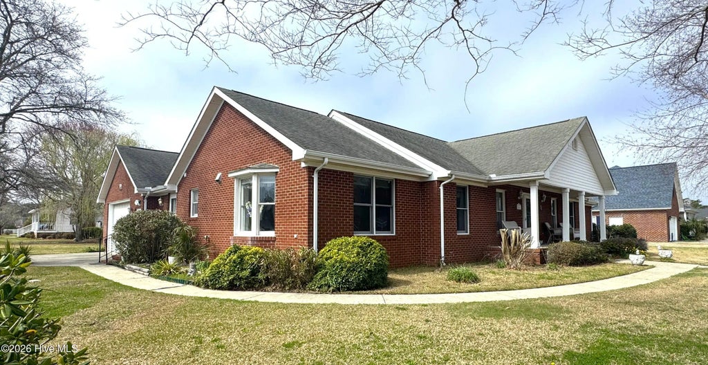 1601 River Bluff Road, Morehead City