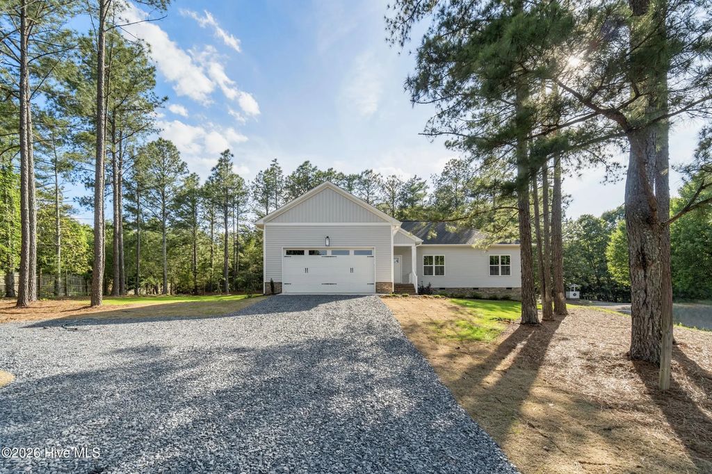 185 Shagbark Court, West End