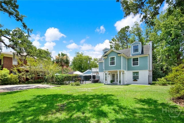 635 E Victory Drive, 