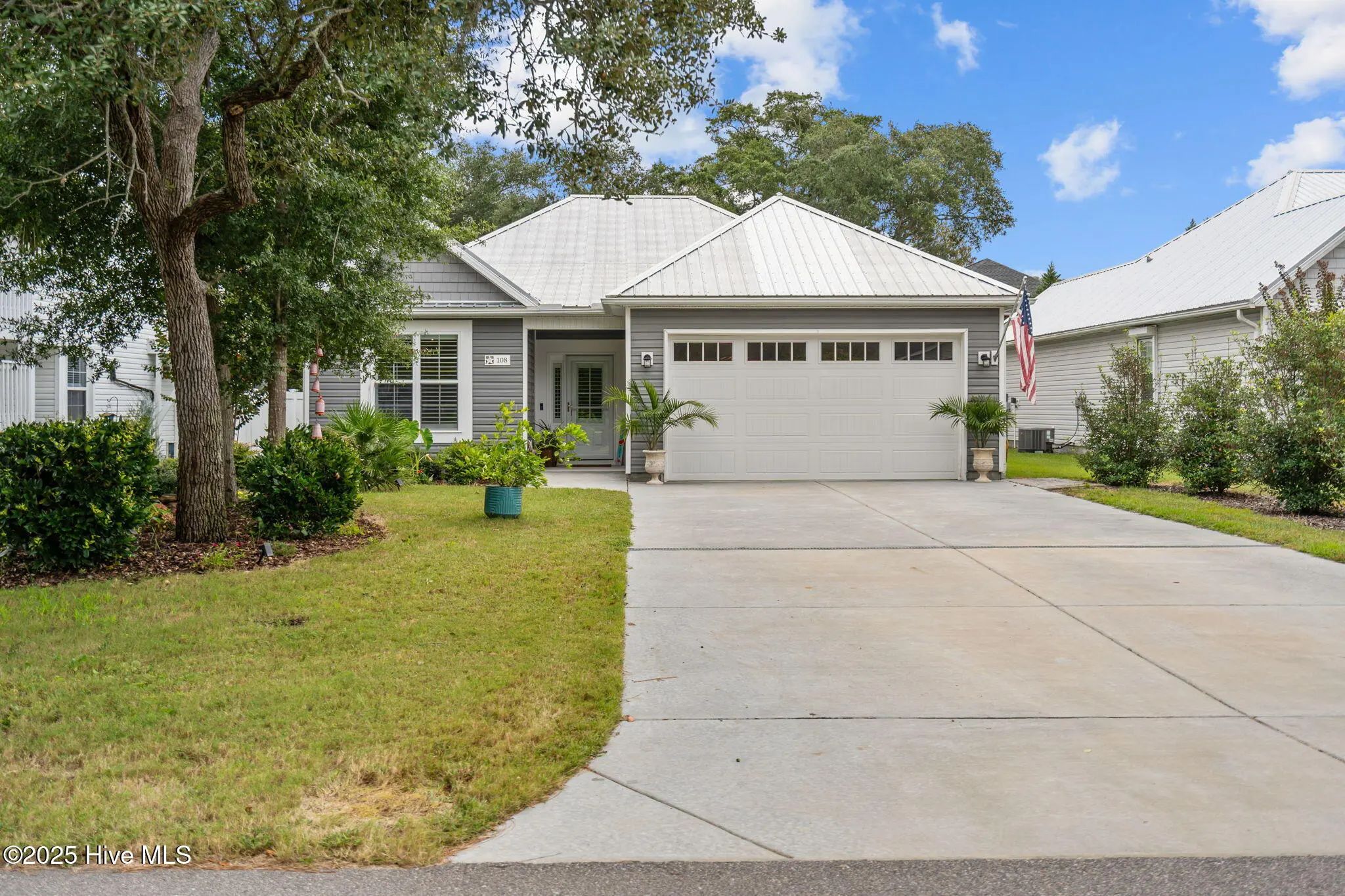 108 Ne 17th Street, Oak Island