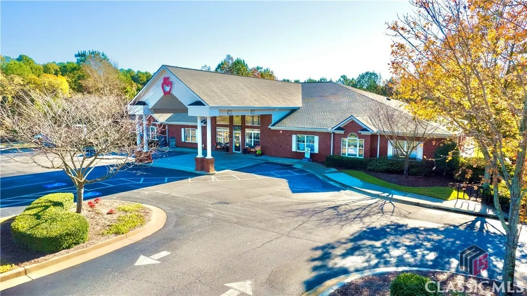 1560 Summit Chase Drive, 