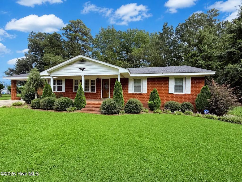 201 Forest Drive, La Grange