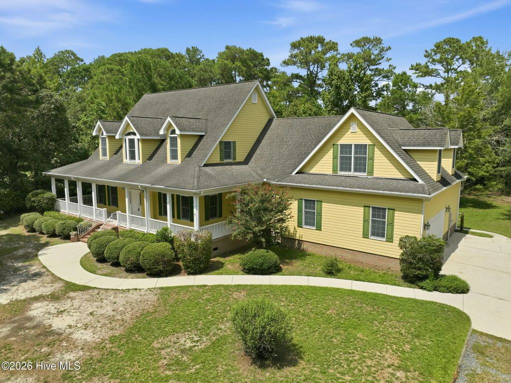 303 Creekview Drive, Hampstead