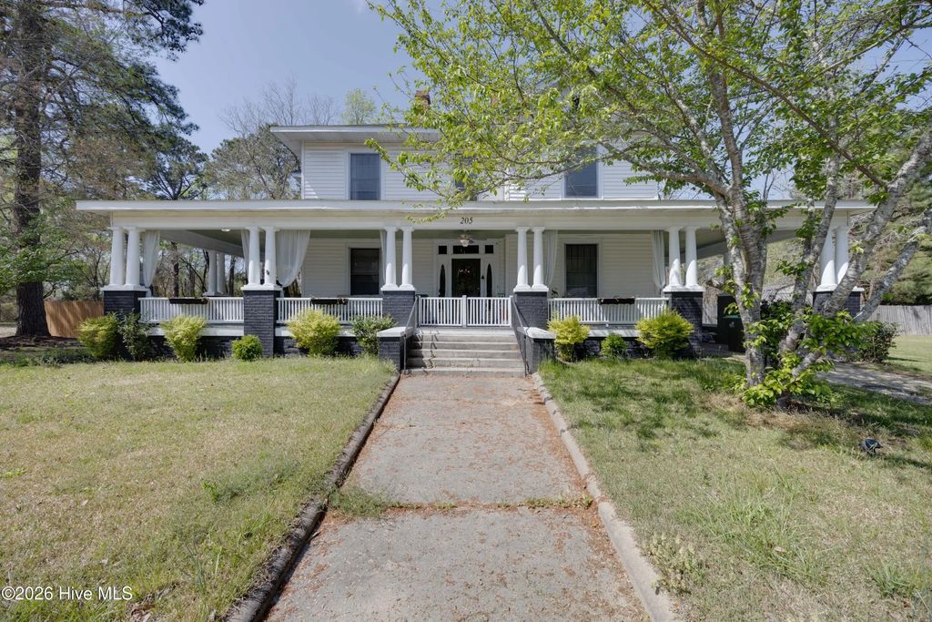 205 N Broad Street, Everetts