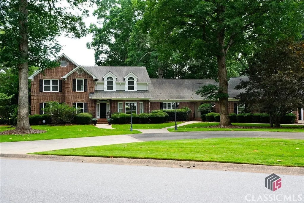 1101 Forrest Hills Drive, 