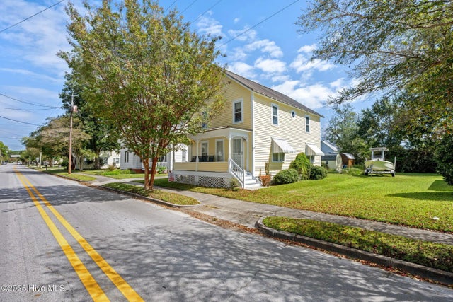 506 Broad Street, Oriental