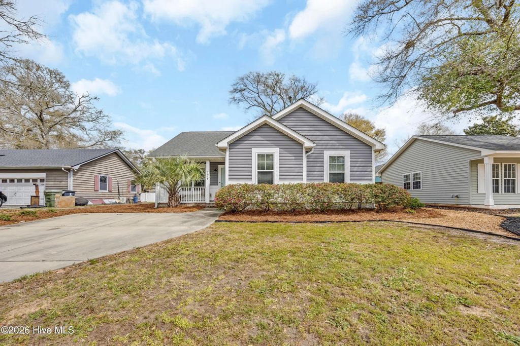 134 Nw 17th Street, Oak Island