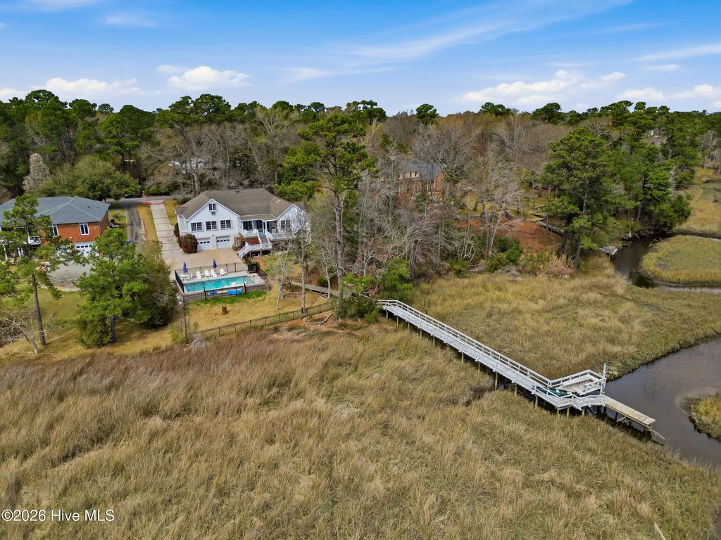 606 Ravenswood Road, Hampstead