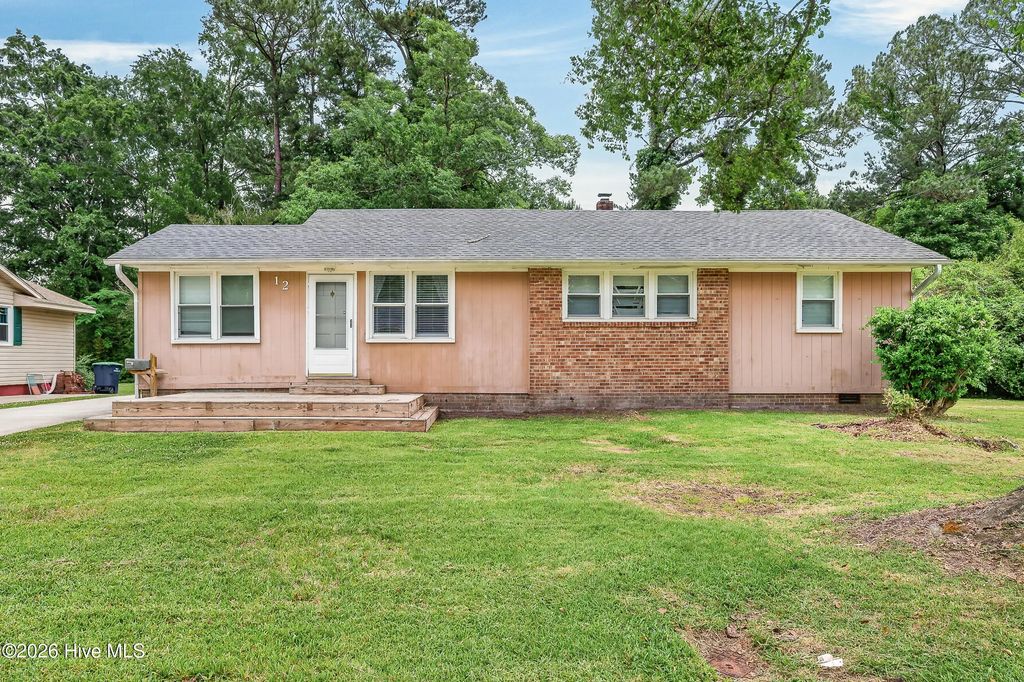 12 Barksdale Drive, Ash