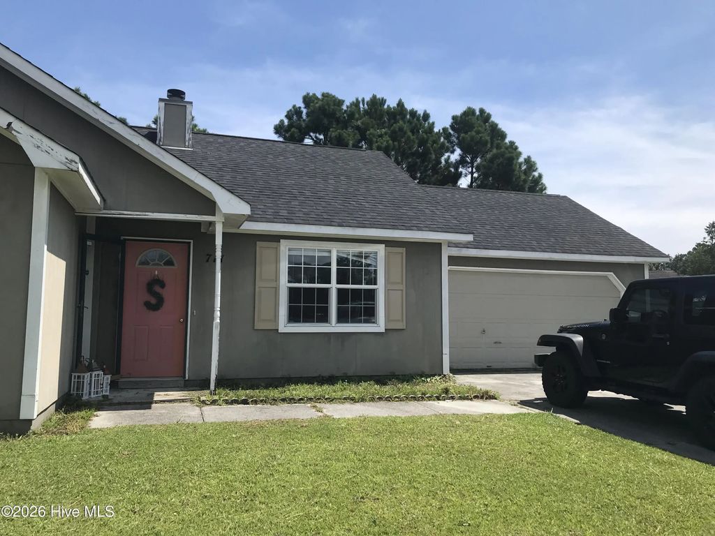 711 Covington Court, Hubert